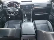 ✅ 2020 Volkswagen Atlas SEL • VIN: 1V2MC2CA8LC204765 • Lot: 82514345. Wystawiony na Copart z przebiegiem 166 979 mil. Bezpłatny archiwum sprzedaży aukcyjnych z USA i szczegółowy raport historii pojazdu na DreamBid. Zdjęcie 8.