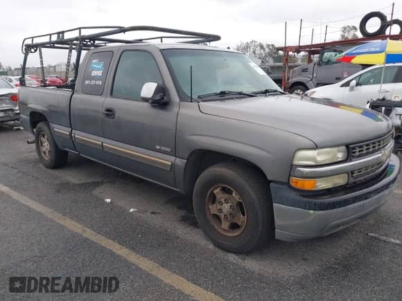 ✅ 2001 Chevrolet Silverado 1500 LT • VIN: 2GCEC19T811330085 • Lot: 41743350. Wystawiony na IAAI z przebiegiem 218 533 mil mil. Skorzystaj z bezpłatnego archiwum sprzedaży aukcyjnych z USA i zobacz szczegółowy raport historii pojazdu na DreamBid. Zdjęcie 1.