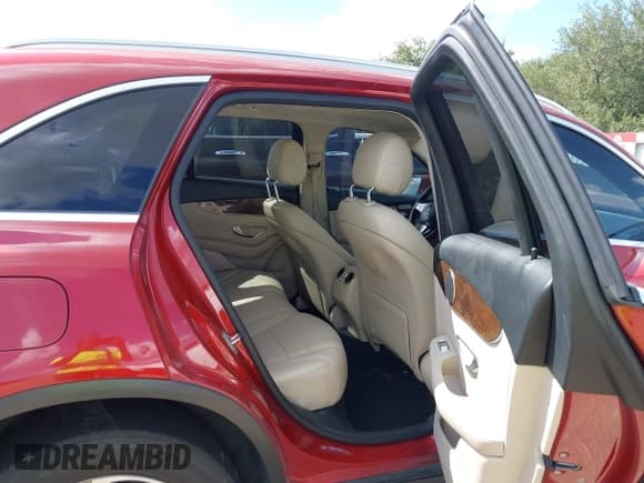 ✅ 2017 Mercedes-Benz GLC 300 • VIN: WDC0G4JB9HF120952 • Lot: 43397181. Listed on IAAI with 177,273 mi. Free auction sales archive from the USA and detailed vehicle history report at DreamBid. Image 8.