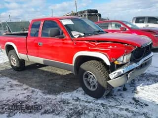 ✅ 2000 Dodge Dakota SLT • VIN: 1B7GG22X5YS655335 • Lot: 41275339. Wystawiony na IAAI z przebiegiem 132 121 mil. Bezpłatny archiwum sprzedaży aukcyjnych z USA i szczegółowy raport historii pojazdu na DreamBid. Zdjęcie 1.