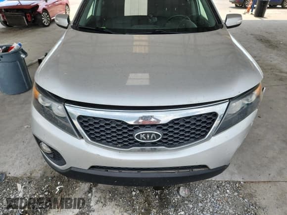 ✅ 2013 Kia Sorento EX • VIN: 5XYKU4A25DG333718 • Лот: 71851425. Опубликован ранее на Copart с пробегом 73 903 миль. Бесплатный доступ к архиву аукционных продаж из США и подробный отчёт об истории автомобиля на DreamBid. Изображение 12.