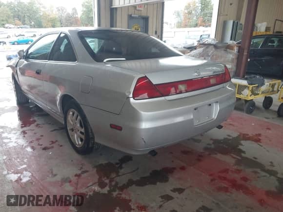 2001 Honda Accord EX с VIN 1HGCG22561A002006, выставлен на аукционе IAAI как лот 43515841 с пробегом 337 330 миль миль и . История ставок и продаж доступна на DreamBid. Изображение 3.