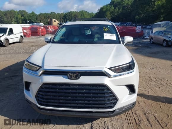 ✅ 2025 Toyota Highlander XLE • VIN: 5TDAAAA52SS021515 • Lot: 42774885. Wystawiony na IAAI z przebiegiem 5 958 mil. Bezpłatny archiwum sprzedaży aukcyjnych z USA i szczegółowy raport historii pojazdu na DreamBid. Zdjęcie 13.