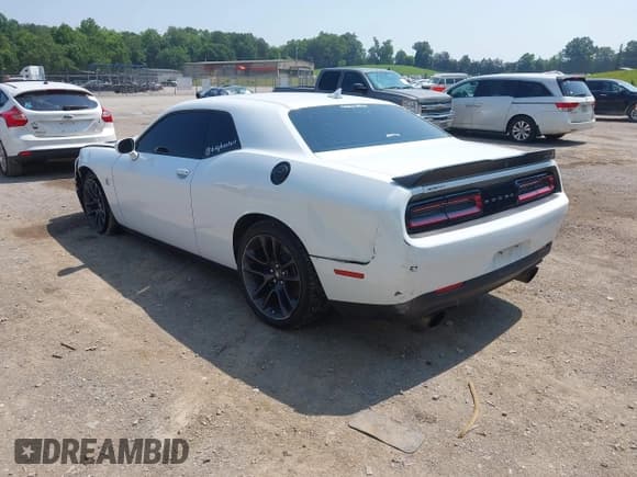 ✅ 2020 Dodge Challenger R/T Scat Pack Widebody • VIN: 2C3CDZFJ8LH110675 • Lot: 42404859. Wystawiony na IAAI z przebiegiem 70 878 mil. Bezpłatny archiwum sprzedaży aukcyjnych z USA i szczegółowy raport historii pojazdu na DreamBid. Zdjęcie 3.