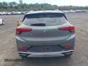✅ 2021 Buick Encore GX Essence • VIN: KL4MMGSL7MB038920 • Lot: 43193813. Wystawiony na IAAI z przebiegiem 64 593 mil. Bezpłatny archiwum sprzedaży aukcyjnych z USA i szczegółowy raport historii pojazdu na DreamBid. Zdjęcie 16.