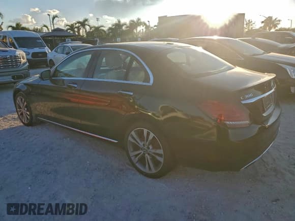✅ 2019 Mercedes-Benz C 300 • VIN: 55SWF8DB2KU317946 • Lot: 94065255. Listed on Copart with 79,788 mi. Free auction sales archive from the USA and detailed vehicle history report at DreamBid. Image 2.