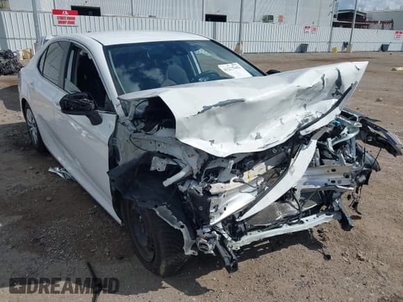 ✅ 2021 Toyota Camry Hybrid LE • VIN: 4T1C31AKXMU021961 • Lot: 43272682. Wystawiony na IAAI z przebiegiem 80 807 mil. Bezpłatny archiwum sprzedaży aukcyjnych z USA i szczegółowy raport historii pojazdu na DreamBid. Zdjęcie 6.