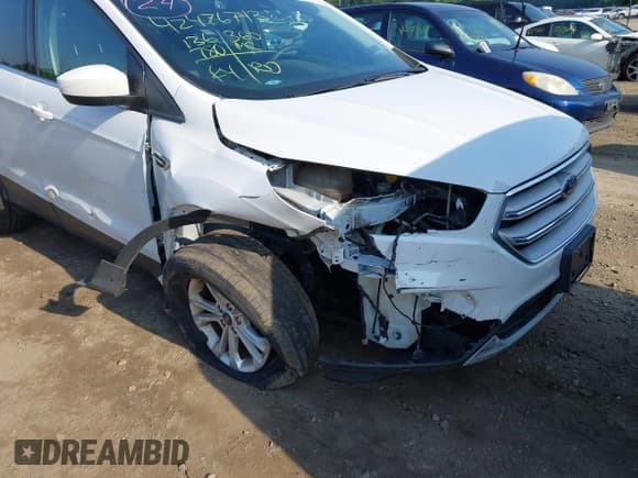 ✅ 2019 Ford Escape SE • VIN: 1FMCU9GD8KUA66253 • Lot: 42476743. Wystawiony na IAAI z przebiegiem 136 780 mil. Bezpłatny archiwum sprzedaży aukcyjnych z USA i szczegółowy raport historii pojazdu na DreamBid. Zdjęcie 6.