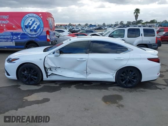✅ 2022 Lexus ES 350 F Sport • VIN: 58AGZ1B16NU117294 • Lot: 42065012. Listed on IAAI with 25,800 mi. Free auction sales archive from the USA and detailed vehicle history report at DreamBid. Image 14.