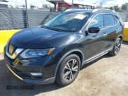 ✅ 2017 Nissan Rogue SV • VIN: 5N1AT2MT3HC806058 • Lot: 41745734. Wystawiony na IAAI z przebiegiem 47 246 mil. Bezpłatny archiwum sprzedaży aukcyjnych z USA i szczegółowy raport historii pojazdu na DreamBid. Zdjęcie 2.