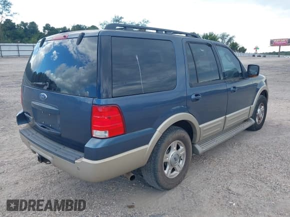 ✅ 2006 Ford Expedition Eddie Bauer • VIN: 1FMPU175X6LA88911 • Lot: 43396224. Wystawiony na IAAI z przebiegiem 256 105 mil. Bezpłatny archiwum sprzedaży aukcyjnych z USA i szczegółowy raport historii pojazdu na DreamBid. Zdjęcie 4.