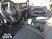 ✅ 2021 Jeep Wrangler Unlimited Sport Altitude • VIN: 1C4HJXDGXMW662493 • Lot: 41288957. Wystawiony na IAAI z przebiegiem 64 808 mil. Bezpłatny archiwum sprzedaży aukcyjnych z USA i szczegółowy raport historii pojazdu na DreamBid. Zdjęcie 5.