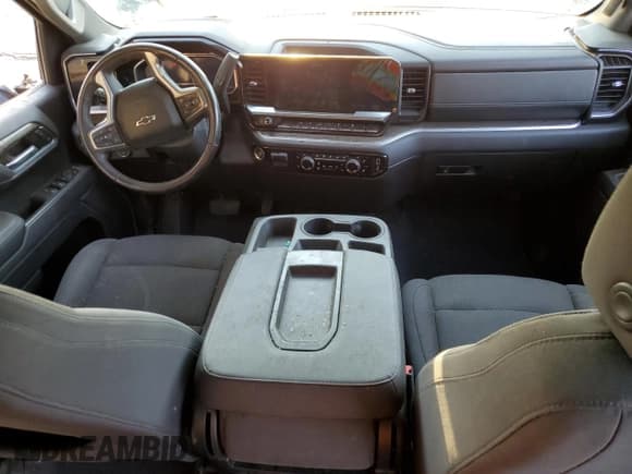 ✅ 2022 Chevrolet Silverado 1500 RST • VIN: 2GCUDEED2N1517956 • Lot: 69845685. Wystawiony na Copart z przebiegiem 49 594 mil. Bezpłatny archiwum sprzedaży aukcyjnych z USA i szczegółowy raport historii pojazdu na DreamBid. Zdjęcie 8.