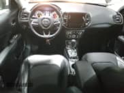 ✅ 2020 Jeep Compass Latitude • VIN: 3C4NJDBB0LT154353 • Lot: 90517565. Wystawiony na Copart z przebiegiem 4 799 mil. Bezpłatny archiwum sprzedaży aukcyjnych z USA i szczegółowy raport historii pojazdu na DreamBid. Zdjęcie 8.