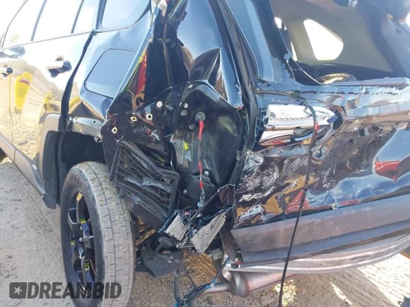 ✅ 2021 Toyota RAV4 Hybrid Limited • VIN: 4T3D6RFV9MU032230 • Лот: 43460015. Опубликован ранее на IAAI с пробегом 90 910 миль. Бесплатный доступ к архиву аукционных продаж из США и подробный отчёт об истории автомобиля на DreamBid. Изображение 6.