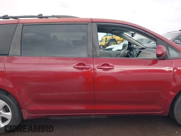 ✅ 2012 Toyota Sienna LE • VIN: 5TDKK3DC5CS207638 • Lot: 43740141. Listed on IAAI with 182,721 mi. Free auction sales archive from the USA and detailed vehicle history report at DreamBid. Image 14.