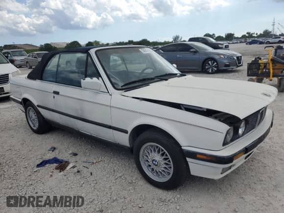 1991 BMW 3 Series z VIN WBABB2317MEC26337, wystawiony jako Copart lot #56911105 z przebiegiem 156 780 mil mil oraz Czysty tytuł • Clean title. Historia ofert i sprzedaży dostępna na DreamBid. Obrazek 4.