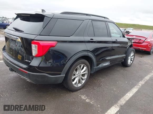 ✅ 2021 Ford Explorer XLT • VIN: 1FMSK8DH9MGA41477 • Lot: 41609763. Wystawiony na IAAI z przebiegiem 72 859 mil. Bezpłatny archiwum sprzedaży aukcyjnych z USA i szczegółowy raport historii pojazdu na DreamBid. Zdjęcie 4.