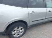 ✅ 2015 Chevrolet Traverse LS • VIN: 1GNKRFKD8FJ314894 • Lot: 42832707. Wystawiony na IAAI z przebiegiem 147 106 mil. Bezpłatny archiwum sprzedaży aukcyjnych z USA i szczegółowy raport historii pojazdu na DreamBid. Zdjęcie 13.