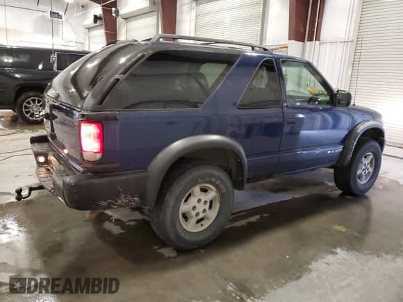 1999 Chevrolet Blazer LS z VIN 1GNCT18W9XK157387, wystawiony jako Copart lot #49667765 z przebiegiem 182 411 mil mil oraz Szkoda całkowita • Salvage title. Historia ofert i sprzedaży dostępna na DreamBid. Obrazek 3.