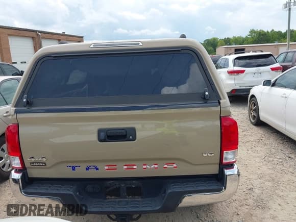 ✅ 2017 Toyota Tacoma SR5 • VIN: 5TFSZ5AN8HX056485 • Lot: 42799365. Wystawiony na IAAI z przebiegiem 93 433 mil. Bezpłatny archiwum sprzedaży aukcyjnych z USA i szczegółowy raport historii pojazdu na DreamBid. Zdjęcie 16.