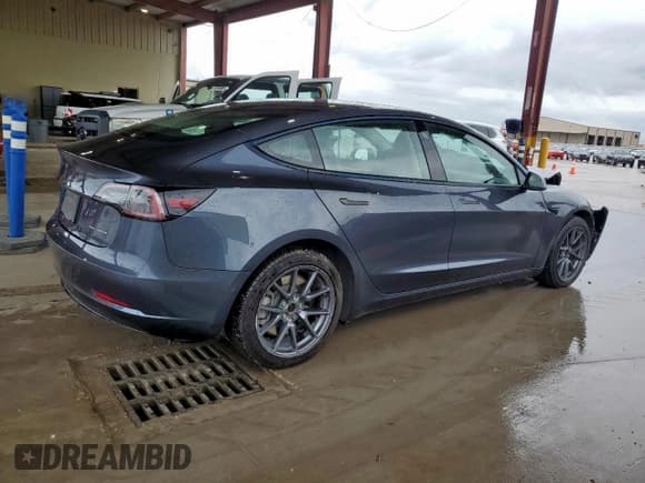 ✅ 2022 Tesla Model 3 Long Range • VIN: 5YJ3E1EB1NF285718 • Lot: 60637075. Wystawiony na Copart z przebiegiem 146 789 mil. Bezpłatny archiwum sprzedaży aukcyjnych z USA i szczegółowy raport historii pojazdu na DreamBid. Zdjęcie 3.