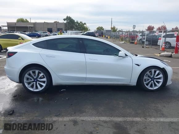 ✅ 2020 Tesla Model 3 Long Range • VIN: 5YJ3E1EB9LF621712 • Lot: 43666600. Wystawiony na IAAI z przebiegiem 177 008 mil. Bezpłatny archiwum sprzedaży aukcyjnych z USA i szczegółowy raport historii pojazdu na DreamBid. Zdjęcie 13.