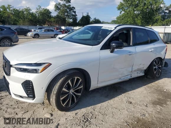 ✅ 2024 Volvo XC60 Plus Dark Theme • VIN: YV4L12RL3R1904397 • Лот: 64628005. Опубликован ранее на Copart с пробегом 22 141 миль. Бесплатный доступ к архиву аукционных продаж из США и подробный отчёт об истории автомобиля на DreamBid. Изображение 1.