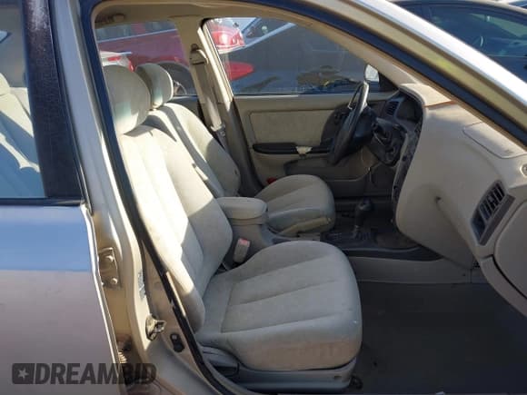 ✅ 2002 Hyundai Elantra GLS • VIN: KMHDN45D22U370749 • Lot: 41610904. Wystawiony na IAAI z przebiegiem 235 564 mil. Bezpłatny archiwum sprzedaży aukcyjnych z USA i szczegółowy raport historii pojazdu na DreamBid. Zdjęcie 5.