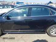 ✅ 2017 Volkswagen Passat S • VIN: 1VWAT7A3XHC083053 • Lot: 43109051. Wystawiony na IAAI z przebiegiem 58 708 mil. Bezpłatny archiwum sprzedaży aukcyjnych z USA i szczegółowy raport historii pojazdu na DreamBid. Zdjęcie 14.