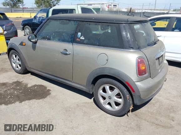 ✅ 2010 MINI Hardtop • VIN: WMWMF3C55ATZ25184 • Lot: 43063356. Wystawiony na IAAI z przebiegiem 89 312 mil. Bezpłatny archiwum sprzedaży aukcyjnych z USA i szczegółowy raport historii pojazdu na DreamBid. Zdjęcie 3.