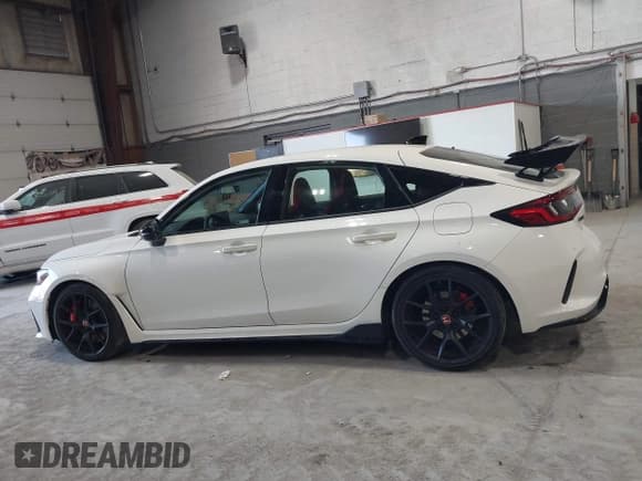 ✅ 2024 Honda Civic Type R • VIN: JHMFL5G47RX003469 • Lot: 42035698. Wystawiony na IAAI z przebiegiem 20 572 mil. Bezpłatny archiwum sprzedaży aukcyjnych z USA i szczegółowy raport historii pojazdu na DreamBid. Zdjęcie 14.