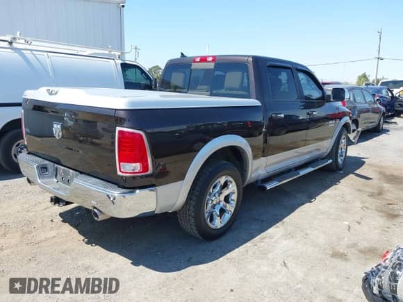 2017 Ram 1500 Laramie z VIN 1C6RR6NT8HS642959, wystawiony jako IAAI lot #43053989 z przebiegiem 88 050 mil mil oraz . Historia ofert i sprzedaży dostępna na DreamBid. Obrazek 4.