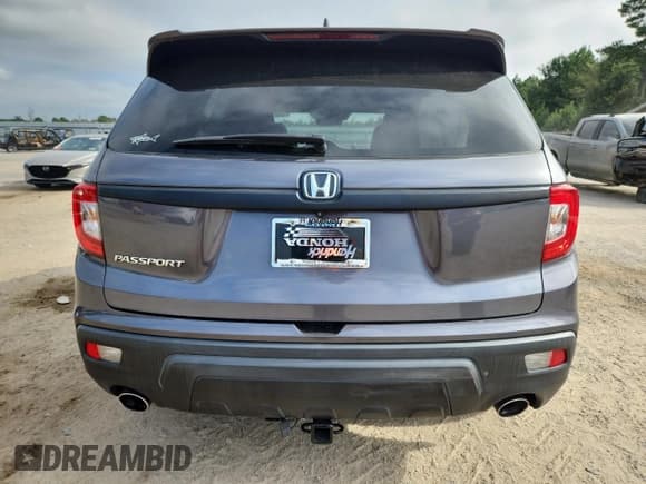 ✅ 2019 Honda Passport EX-L • VIN: 5FNYF7H51KB010065 • Lot: 72075475. Listed on Copart with 115,730 mi. Free auction sales archive from the USA and detailed vehicle history report at DreamBid. Image 6.