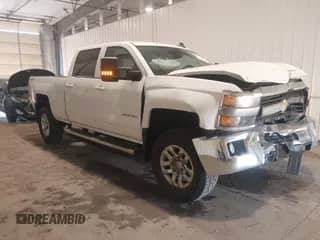 2015 Chevrolet Silverado 2500HD LT z VIN 1GC1KVEG4FF519124, wystawiony jako IAAI lot #43017987 z przebiegiem 144 593 mil mil oraz . Historia ofert i sprzedaży dostępna na DreamBid. Obrazek 1.