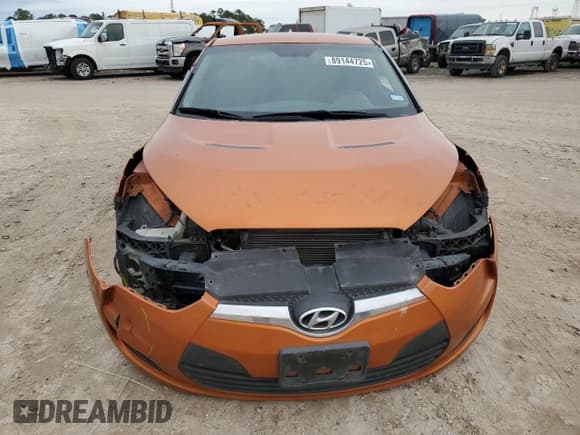 ✅ 2015 Hyundai Veloster • VIN: KMHTC6AD4FU238326 • Lot: 89144725. Wystawiony na Copart z przebiegiem 99 671 mil. Bezpłatny archiwum sprzedaży aukcyjnych z USA i szczegółowy raport historii pojazdu na DreamBid. Zdjęcie 5.