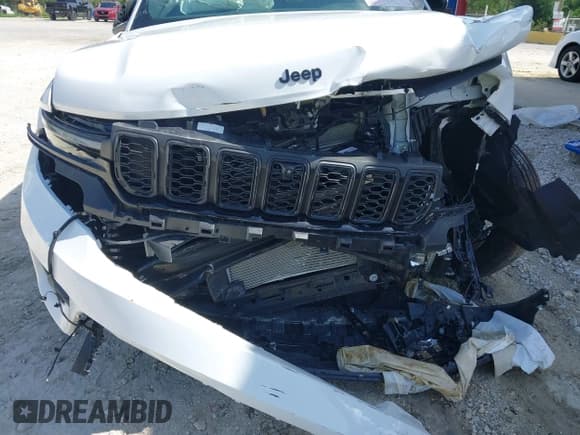 ✅ 2025 Jeep Grand Cherokee Limited • VIN: 1C4RJGBG0SC283119 • Лот: 42287401. Опубликован ранее на IAAI с пробегом 2 721 миль. Бесплатный доступ к архиву аукционных продаж из США и подробный отчёт об истории автомобиля на DreamBid. Изображение 6.