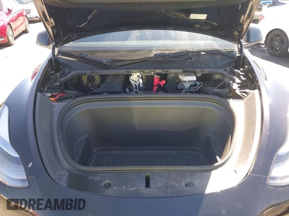 ✅ 2023 Tesla Model Y Performance • VIN: 7SAYGDEF9PF635882 • Lot: 43148094. Wystawiony na IAAI z przebiegiem 29 215 mil. Bezpłatny archiwum sprzedaży aukcyjnych z USA i szczegółowy raport historii pojazdu na DreamBid. Zdjęcie 10.