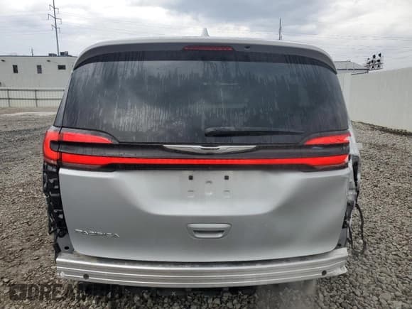✅ 2022 Chrysler Pacifica Touring • VIN: 2C4RC1FG4NR148612 • Lot: 50354835. Listed on Copart with 10,412 mi. Free auction sales archive from the USA and detailed vehicle history report at DreamBid. Image 6.
