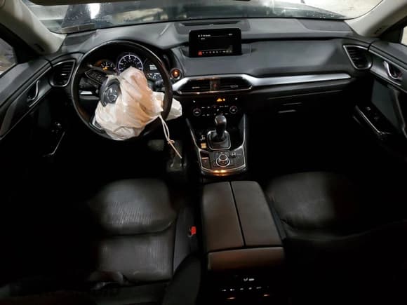 ✅ 2018 Mazda CX-9 Sport • VIN: JM3TCBBY3J0212998 • Лот: 46497145. Опубликован ранее на Copart с пробегом 119 784 миль. Бесплатный доступ к архиву аукционных продаж из США и подробный отчёт об истории автомобиля на DreamBid. Изображение 8.