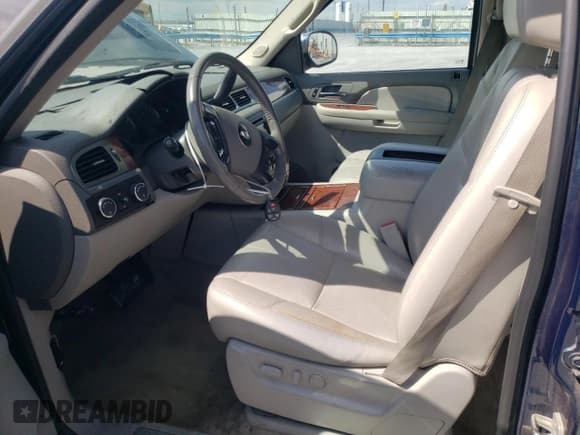 ✅ 2007 Chevrolet Suburban LTZ • VIN: 3GNFK16Y67G210719 • Lot: 47458853. Wystawiony na Copart z przebiegiem 225 410 mil. Bezpłatny archiwum sprzedaży aukcyjnych z USA i szczegółowy raport historii pojazdu na DreamBid. Zdjęcie 7.