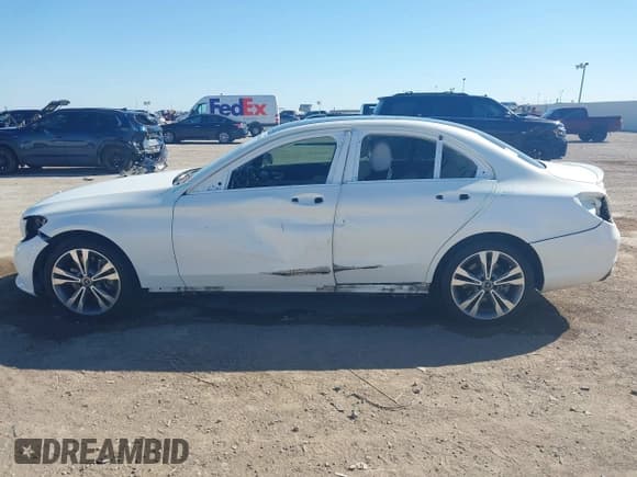 ✅ 2018 Mercedes-Benz C 300 • VIN: 55SWF4KB7JU245698 • Lot: 43634190. Listed on IAAI with 69,439 mi. Free auction sales archive from the USA and detailed vehicle history report at DreamBid. Image 15.