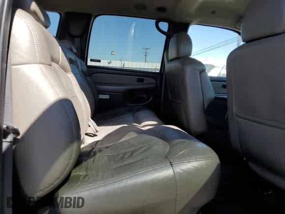 ✅ 2000 Chevrolet Suburban LS • VIN: 3GNEC16T9YG195275 • Lot: 81143735. Listed on Copart with 20,078 mi. Free auction sales archive from the USA and detailed vehicle history report at DreamBid. Image 11.