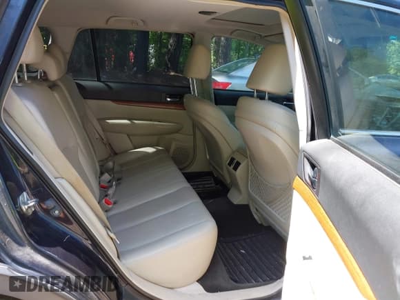 ✅ 2013 Subaru Outback Limited • VIN: 4S4BRCKC0D3251043 • Lot: 42562400. Listed on IAAI with 265,520 mi. Free auction sales archive from the USA and detailed vehicle history report at DreamBid. Image 8.