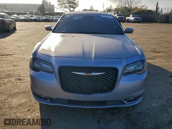 ✅ 2017 Chrysler 300 S • VIN: 2C3CCABGXHH553853 • Lot: 95307145. Listed on Copart with 107,017 mi. Free auction sales archive from the USA and detailed vehicle history report at DreamBid. Image 5.