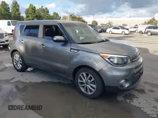✅ 2018 Kia Soul + • VIN: KNDJP3A56J7580293 • Lot: 43721761. Wystawiony na IAAI z przebiegiem 126 543 mil. Bezpłatny archiwum sprzedaży aukcyjnych z USA i szczegółowy raport historii pojazdu na DreamBid. Zdjęcie 1.