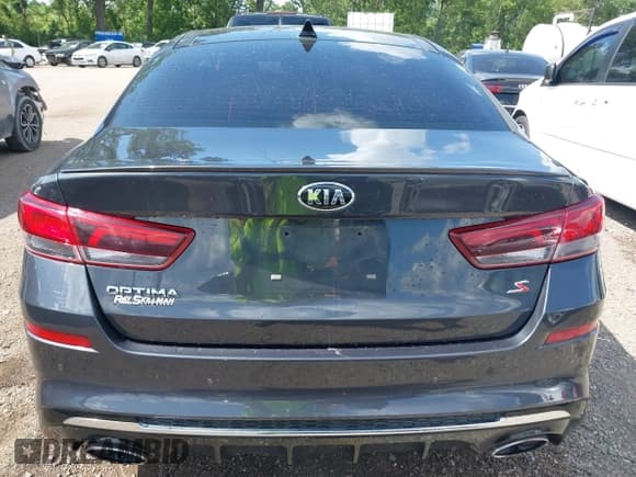 ✅ 2019 Kia Optima LX • VIN: 5XXGT4L33KG280890 • Lot: 42550753. Wystawiony na IAAI z przebiegiem 118 285 mil. Bezpłatny archiwum sprzedaży aukcyjnych z USA i szczegółowy raport historii pojazdu na DreamBid. Zdjęcie 15.