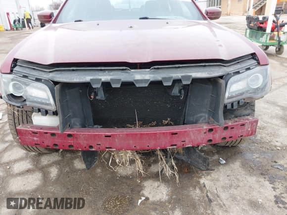 ✅ 2019 Chrysler 300 S • VIN: 2C3CCAGG4KH632144 • Lot: 41459763. Listed on IAAI with 97,846 mi. Free auction sales archive from the USA and detailed vehicle history report at DreamBid. Image 6.