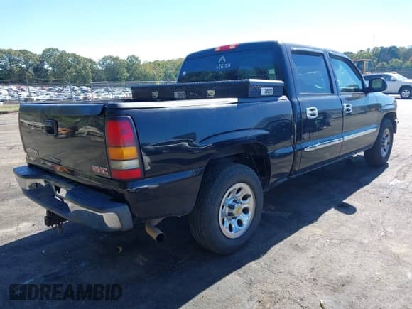 2006 GMC Sierra 1500 SL with VIN 2GTEC13V861309156, listed as a IAAI auction lot 43449620 with 176,622 mi miles and . Bid and sale history available at DreamBid. Image 4.