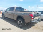 ✅ 2023 Nissan Titan SV • VIN: 1N6AA1FB5PN117180 • Lot: 43422159. Wystawiony na IAAI z przebiegiem 30 938 mil. Bezpłatny archiwum sprzedaży aukcyjnych z USA i szczegółowy raport historii pojazdu na DreamBid. Zdjęcie 3.